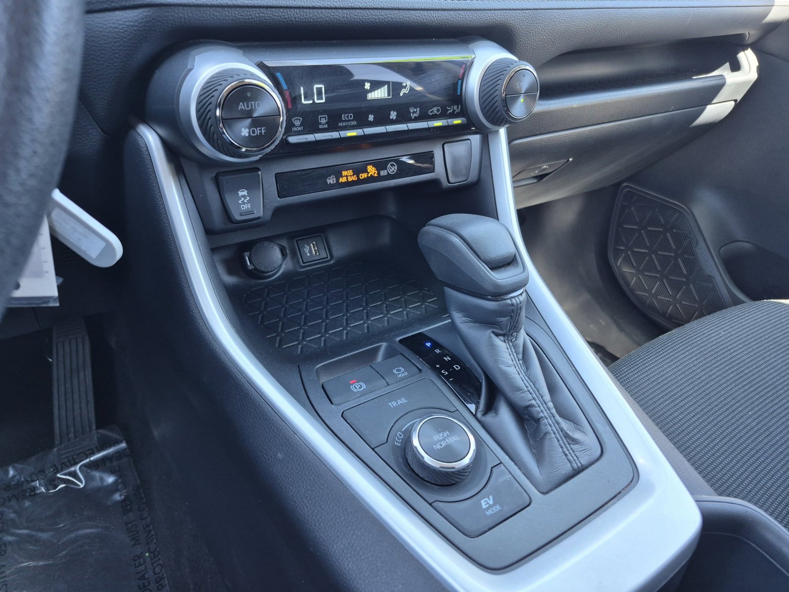 Used 2025 Toyota RAV4 LE image 12