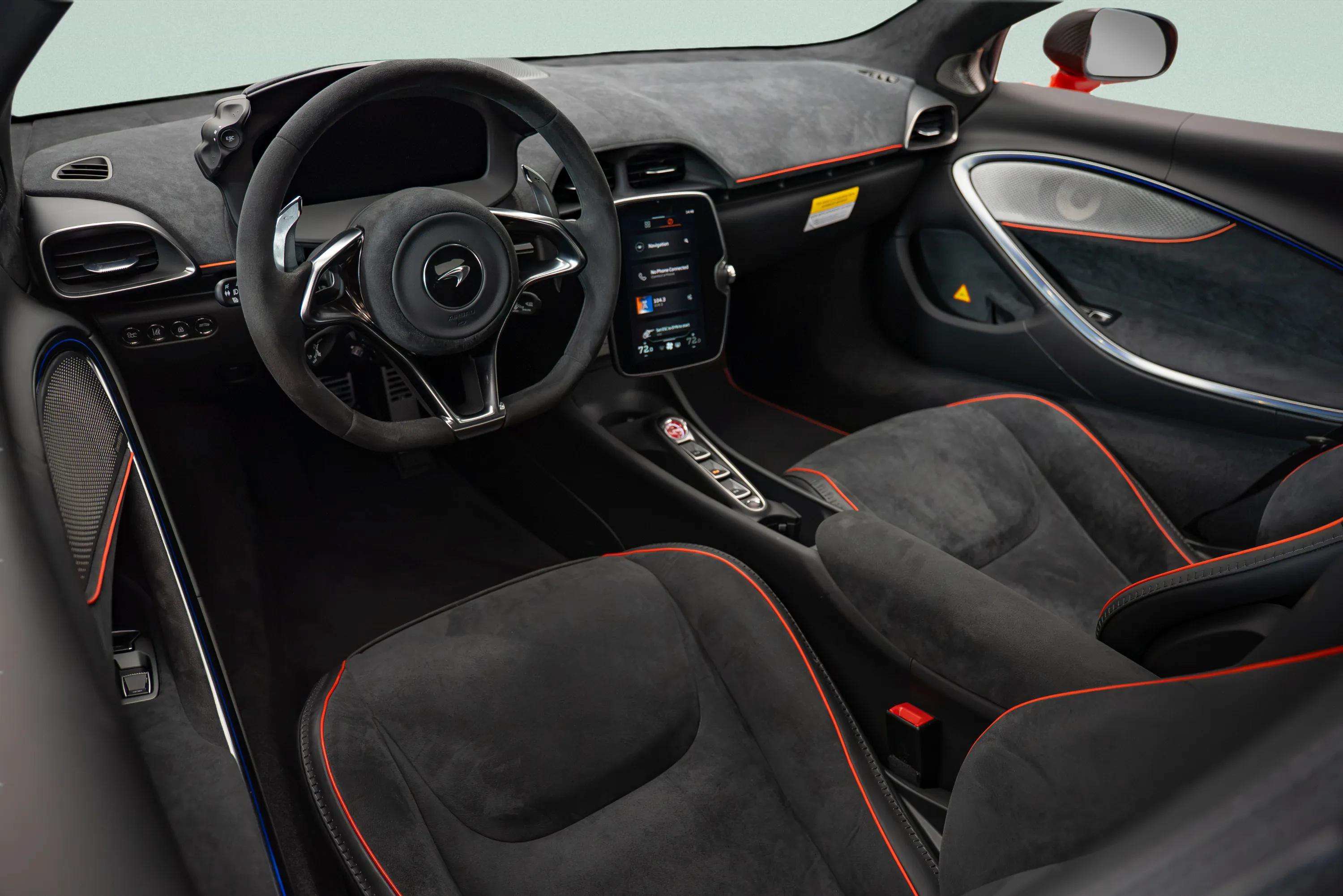 Used 2023 McLaren Artura RWD image 25