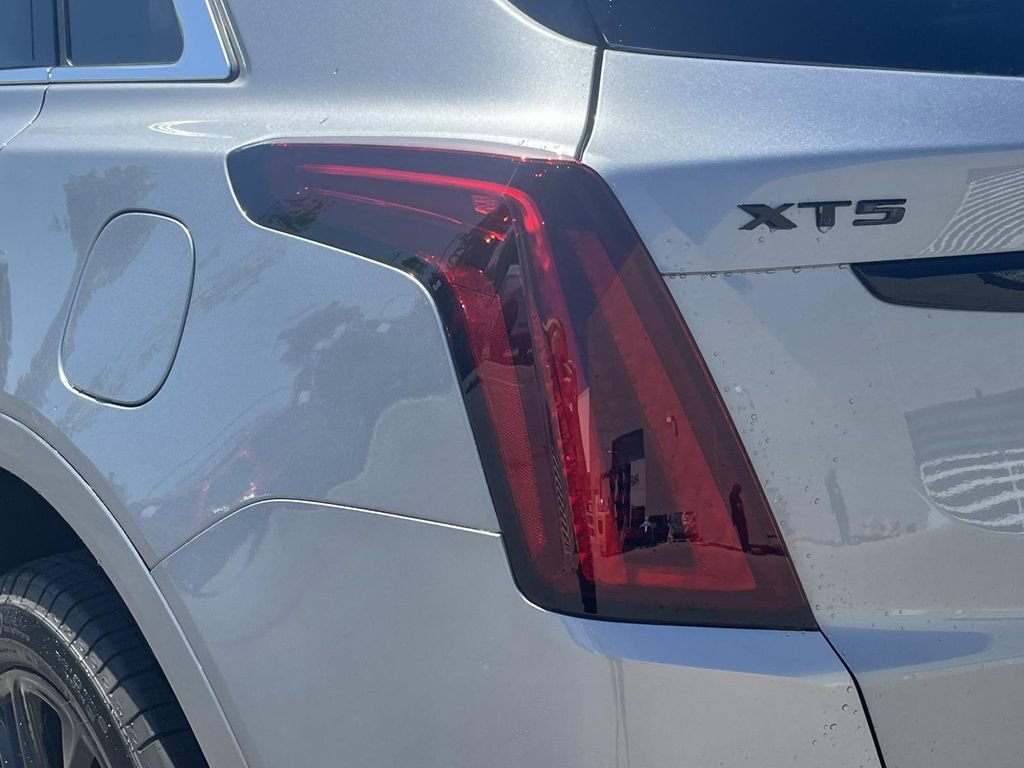New 2026 Cadillac XT5 Luxury w/ LPO, ONYX Package FWD image 10