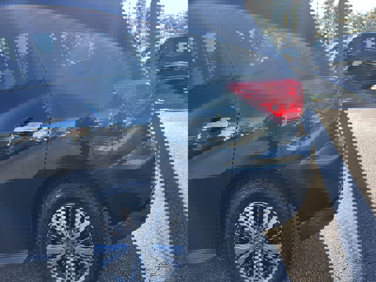 Used 2020 Nissan Pathfinder SV image 8