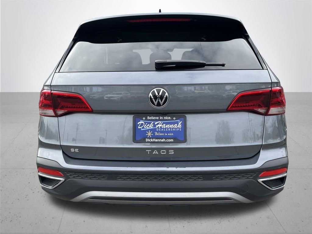 Used 2023 Volkswagen Taos SE w/ Panoramic Sunroof Package FWD image 6