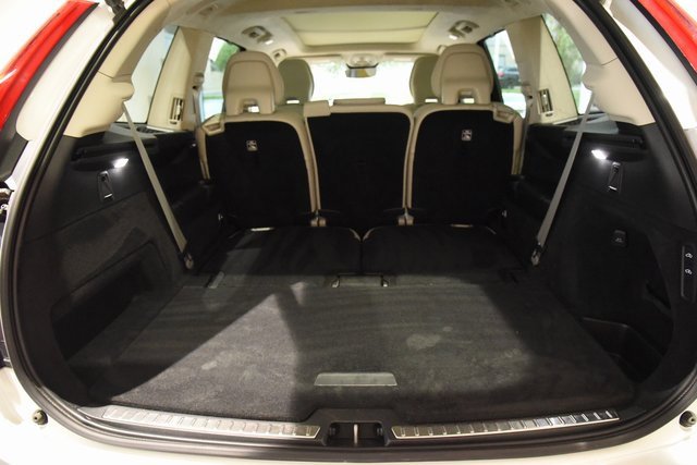 Used 2023 Volvo XC90 T8 Ultimate w/ Lounge Package image 22