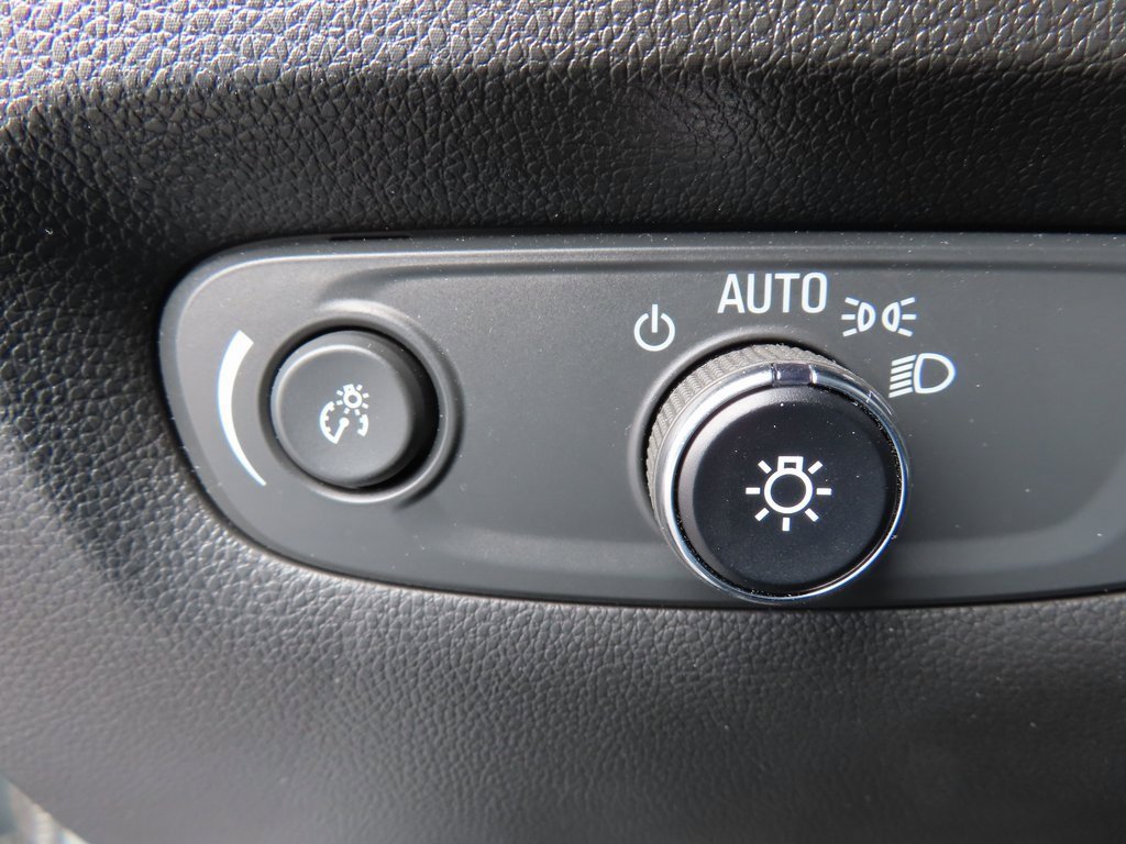 Used 2023 Chevrolet Traverse LT image 18