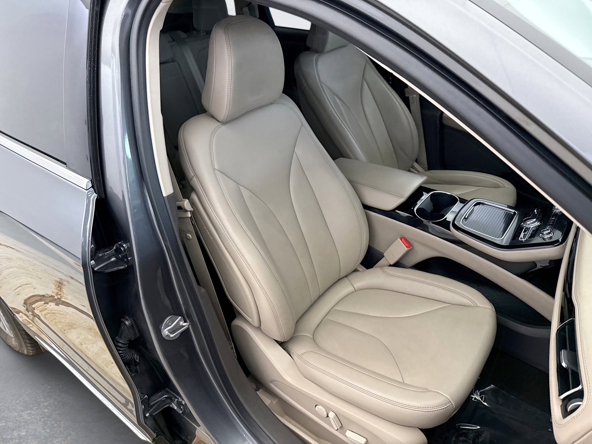 Used 2022 Lincoln Nautilus AWD w/ Premium Package image 16