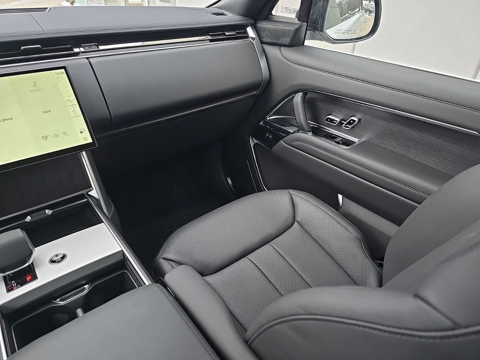 New 2026 Land Rover Range Rover Long Wheelbase SE image 22