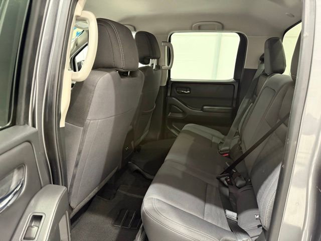 Used 2023 Nissan Frontier SV image 15