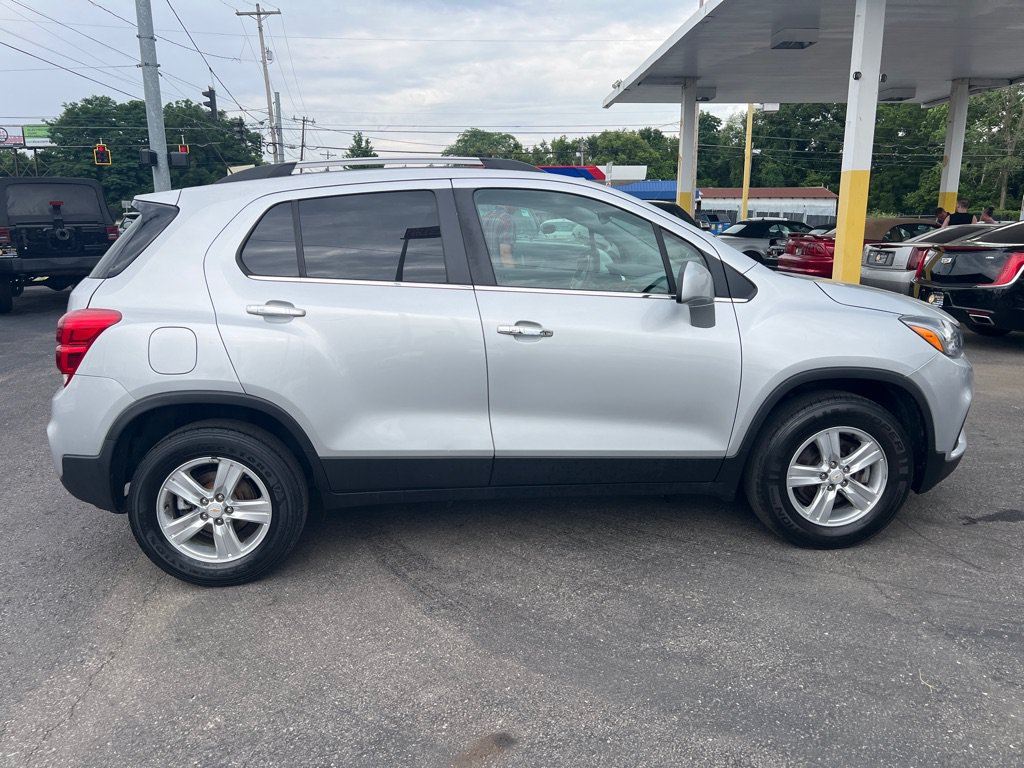 Used 2018 Chevrolet Trax LT w/ LT Convenience Package AWD/4WD image 17