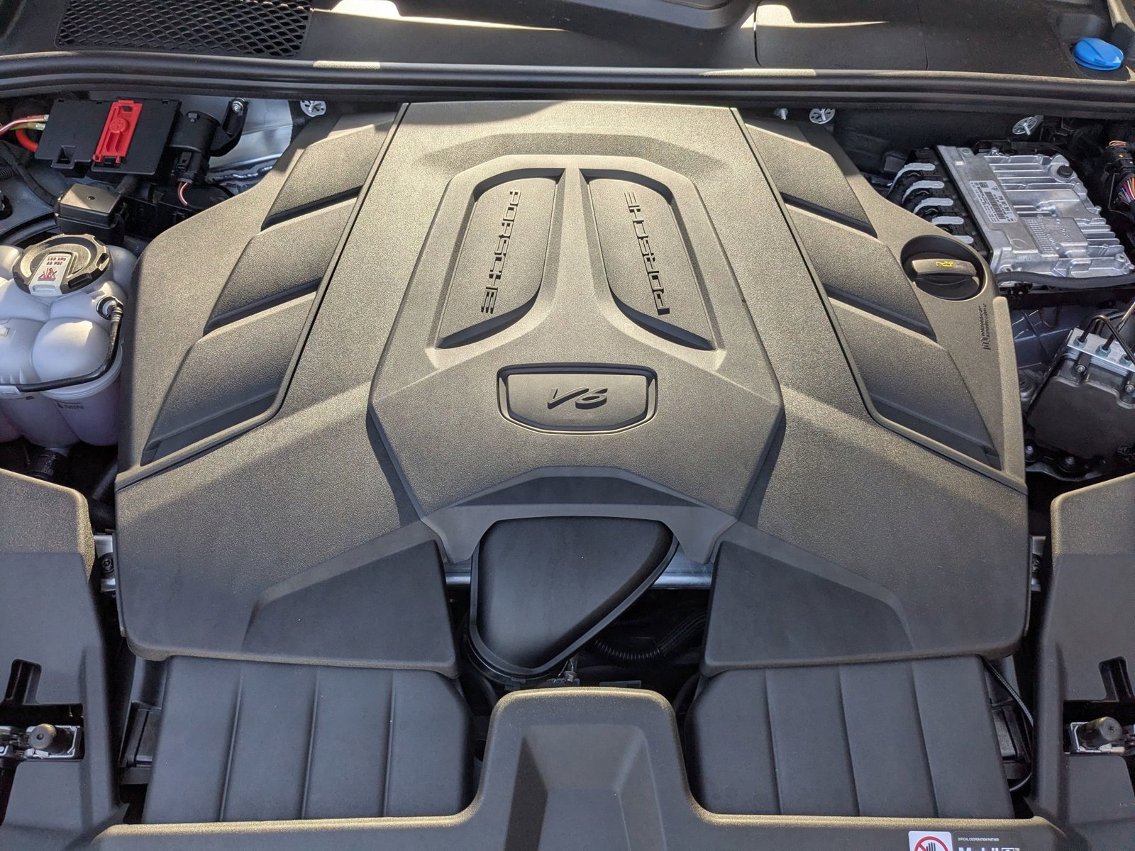 Certified 2025 Porsche Cayenne AWD/4WD image 25