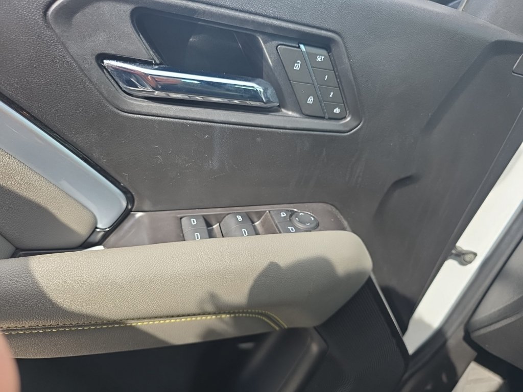 Used 2025 Chevrolet Colorado ZR2 w/ Technology Package AWD/4WD image 17