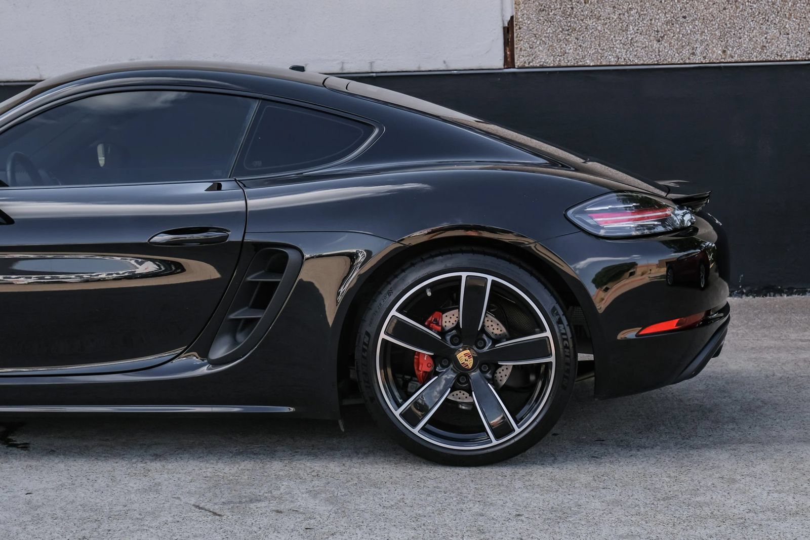 Used 2019 Porsche 718 Cayman S RWD image 12