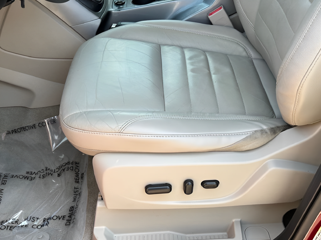 Used 2016 Ford Escape SE w/ SE Leather Comfort Package FWD image 23
