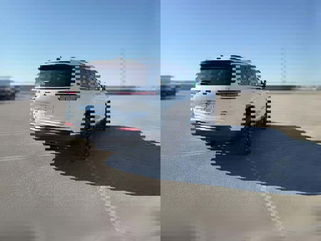 New 2025 Jeep Grand Cherokee L Limited w/ Black Appearance Package image 11