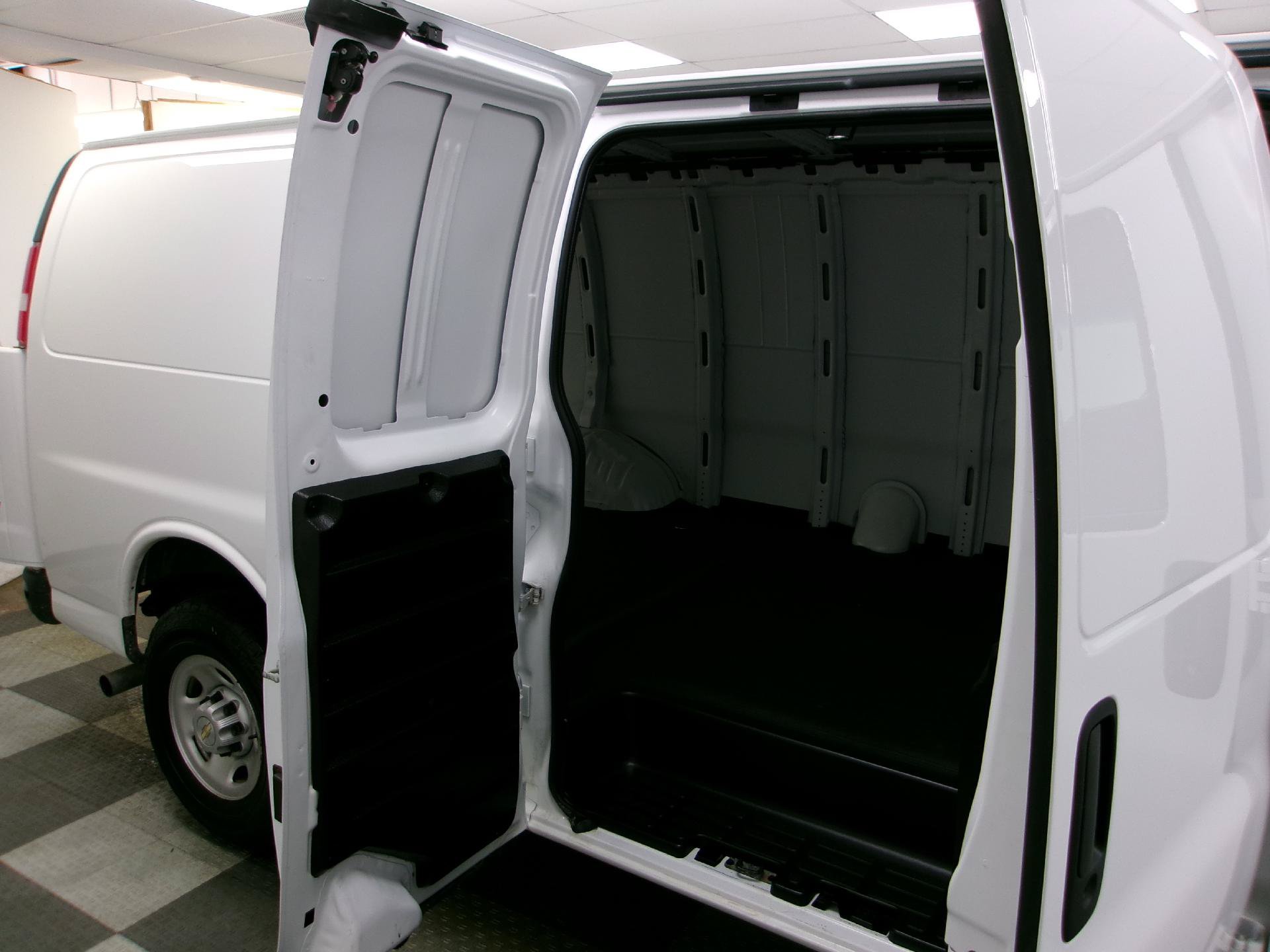 Used 2024 Chevrolet Express 3500 Extended w/ Driver Convenience Package RWD image 10