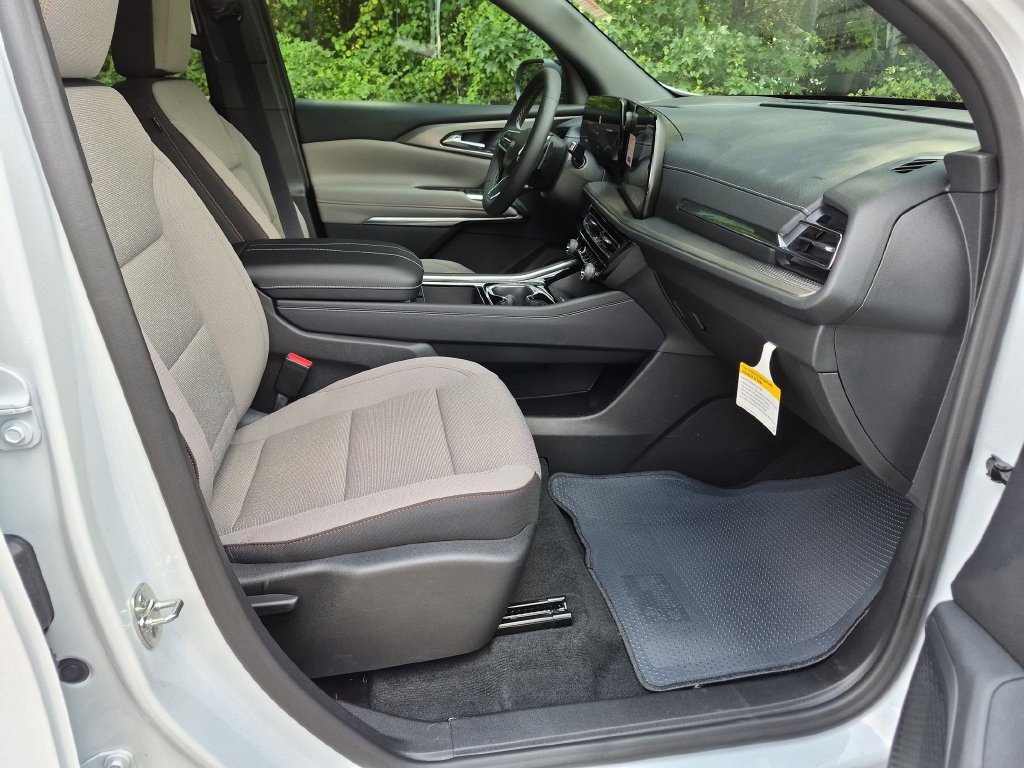 New 2027 Chevrolet Traverse LT FWD image 38