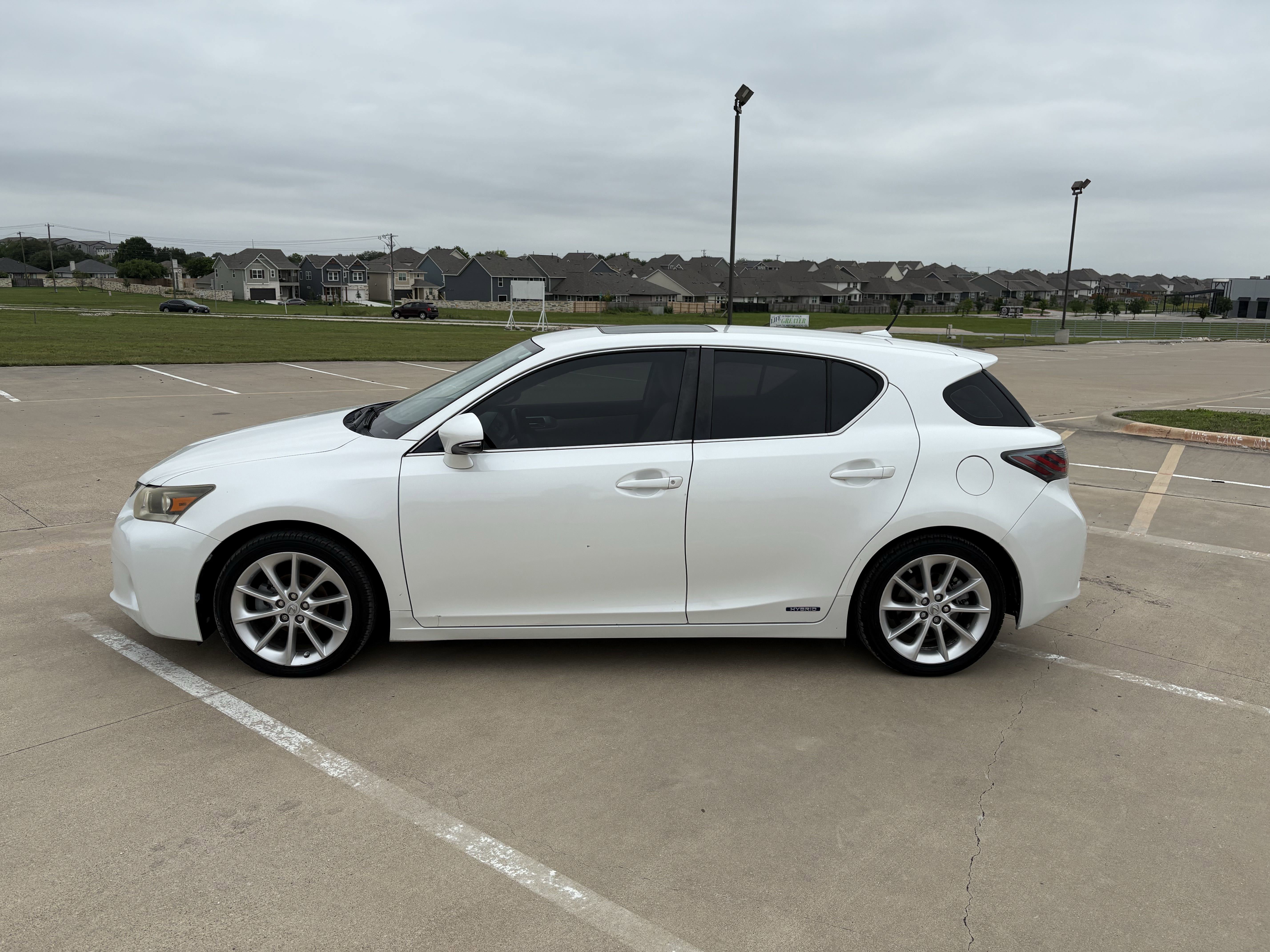 Used 2012 Lexus CT 200h Premium FWD image 2