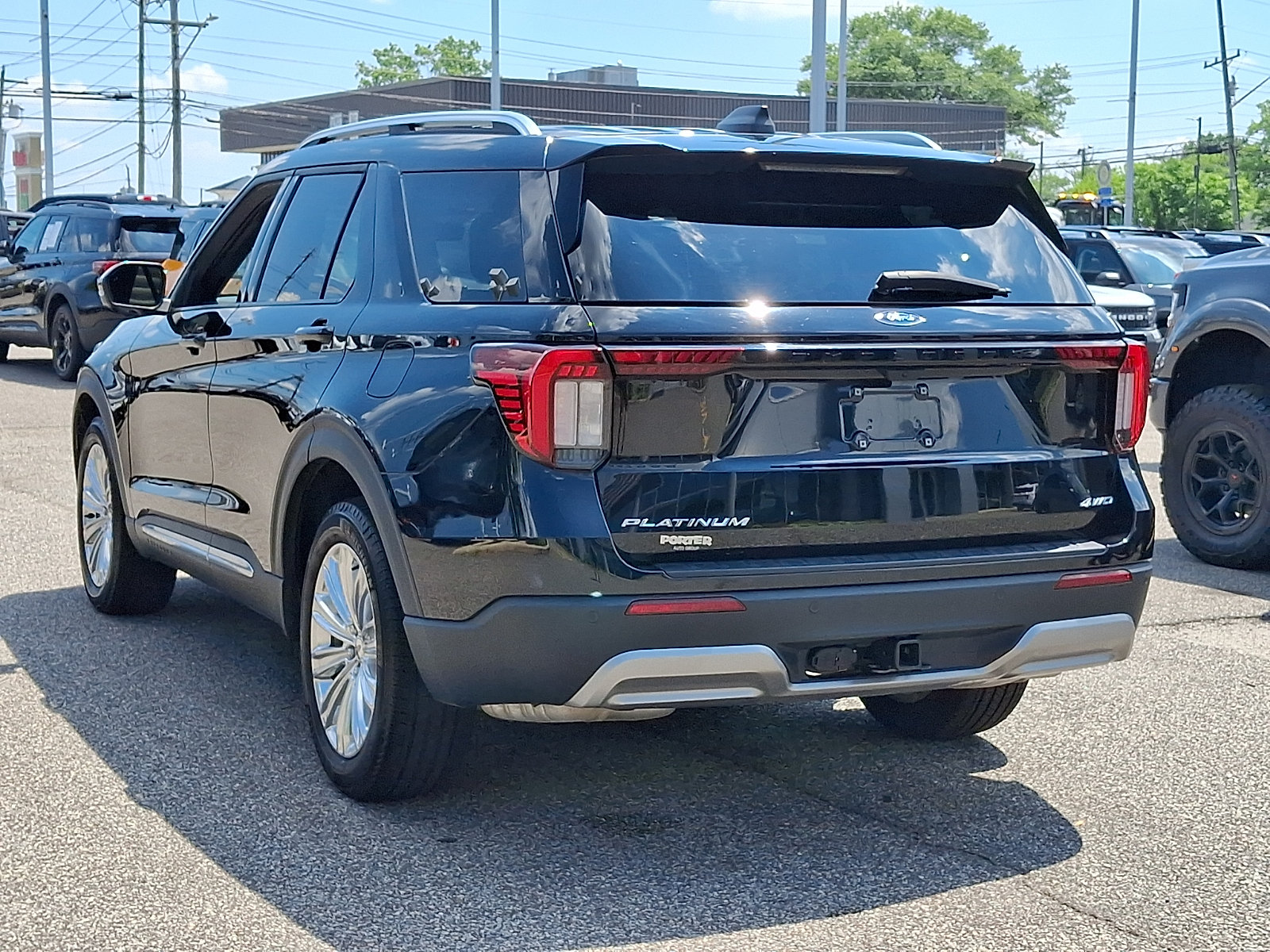 Certified 2025 Ford Explorer Platinum w/ LUX Leather Package AWD/4WD image 8