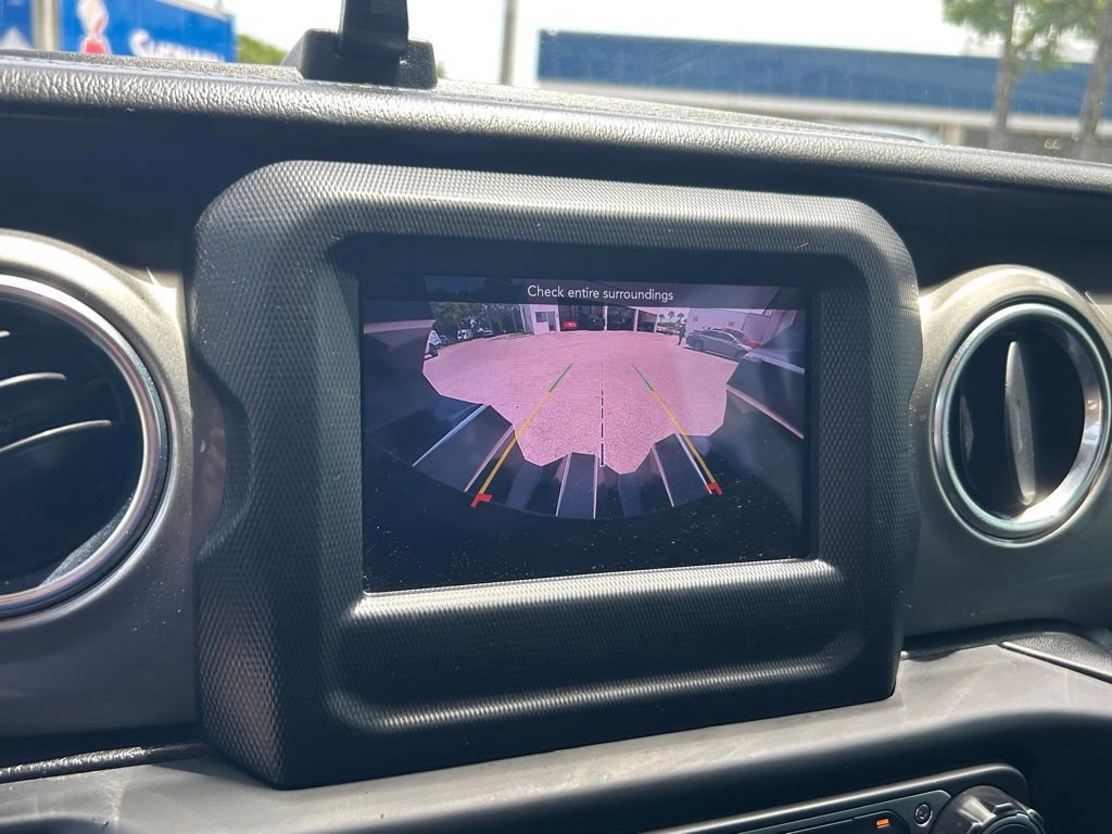 Used 2019 Jeep Wrangler Unlimited Sahara AWD/4WD image 11