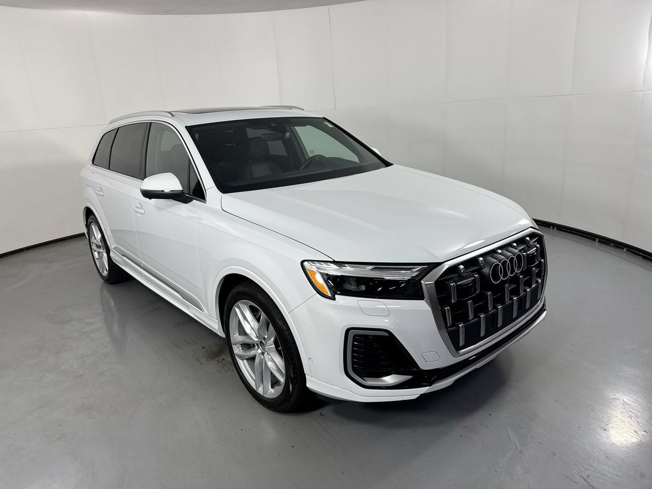 Used 2025 Audi Q7 3.0T Premium Plus w/ Premium Plus Package AWD/4WD image 32