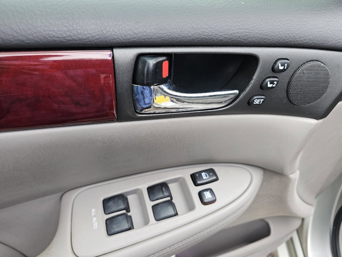 Used 2004 Lexus ES 330 FWD image 13