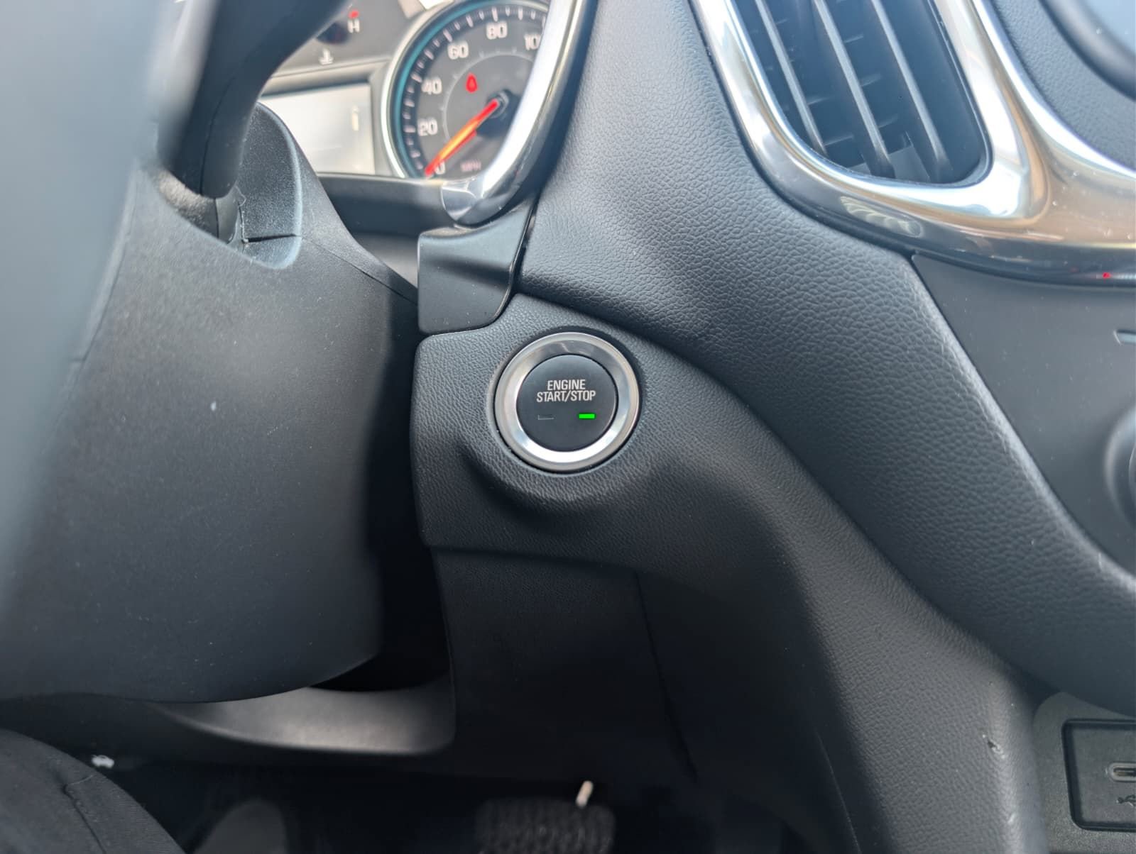 Used 2020 Chevrolet Equinox LT image 20