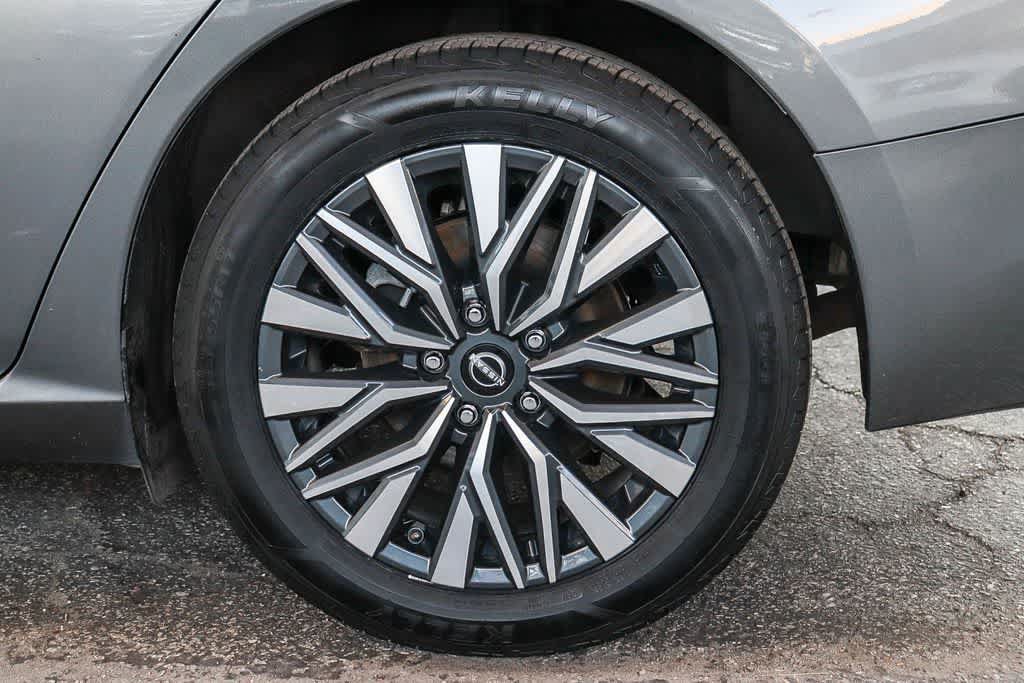 Used 2024 Nissan Altima 2.5 SV FWD image 12