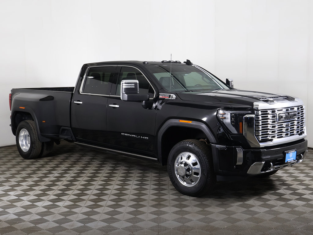 Used 2024 GMC Sierra 3500 Denali w/ Denali Reserve Package AWD/4WD image 2