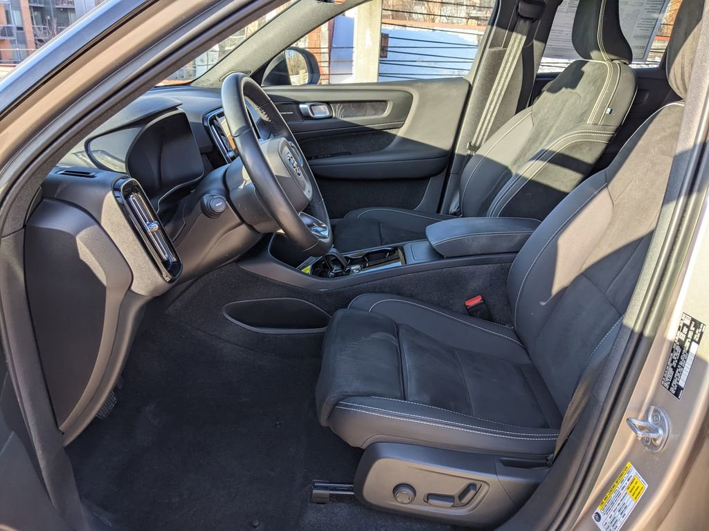 Certified 2023 Volvo XC40 Recharge Ultimate image 11