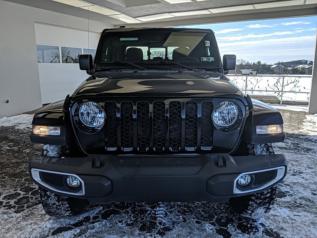 Used 2021 Jeep Gladiator Sport image 2