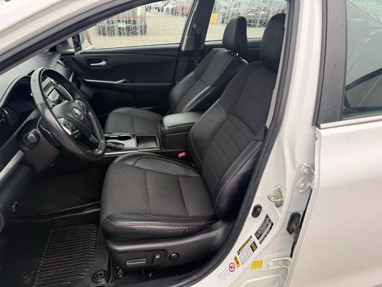 Used 2017 Toyota Camry SE w/ Moonroof Package FWD image 9