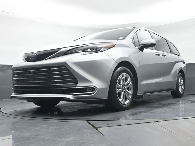 Certified 2023 Toyota Sienna Platinum image 36