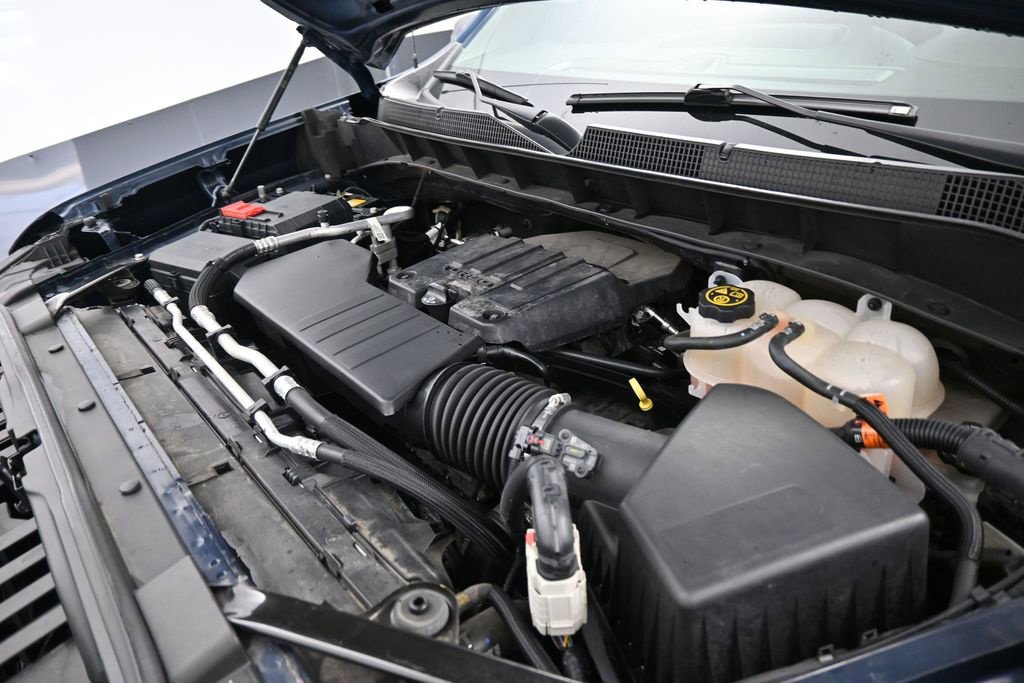 Used 2022 Chevrolet Silverado 1500 Custom w/ LPO, Dark Essentials Package AWD/4WD image 13
