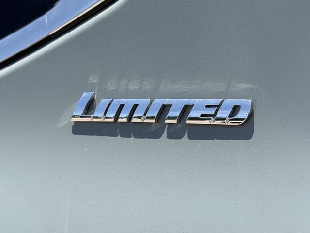 Used 2026 Toyota Tundra Limited AWD/4WD image 7