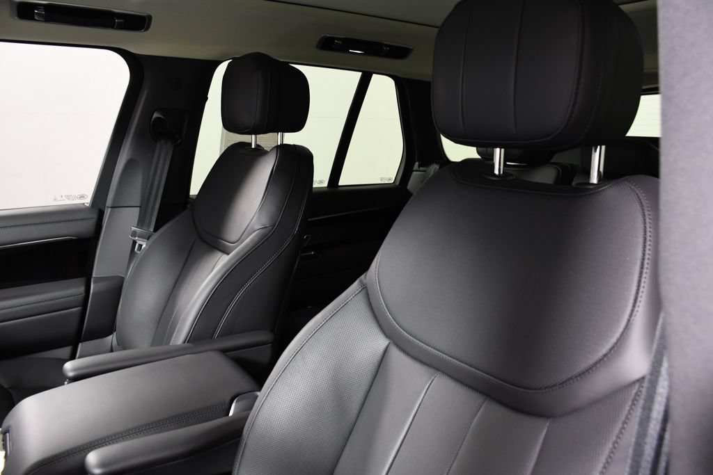 Used 2026 Land Rover Range Rover SE AWD/4WD image 16