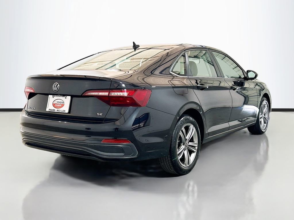 Used 2024 Volkswagen Jetta SE image 4