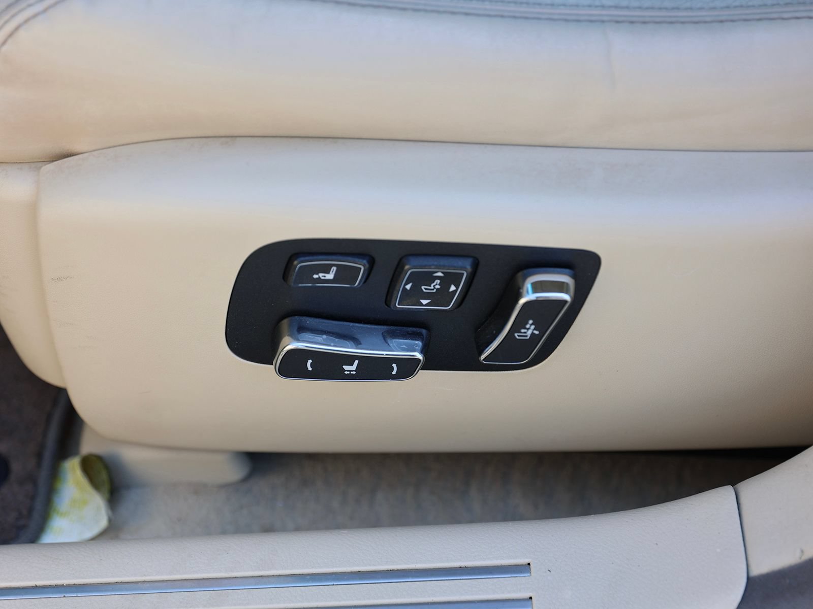 Used 2013 Lexus LS 460 AWD w/ Comfort Pkg image 18