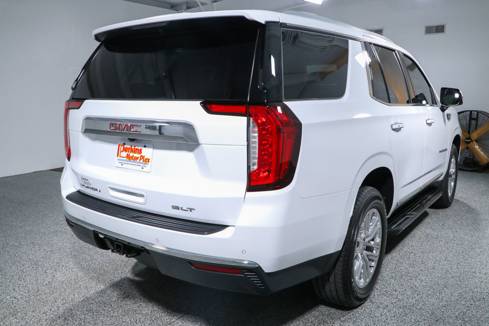 Used 2023 GMC Yukon SLT w/ SLT Luxury Package RWD image 7