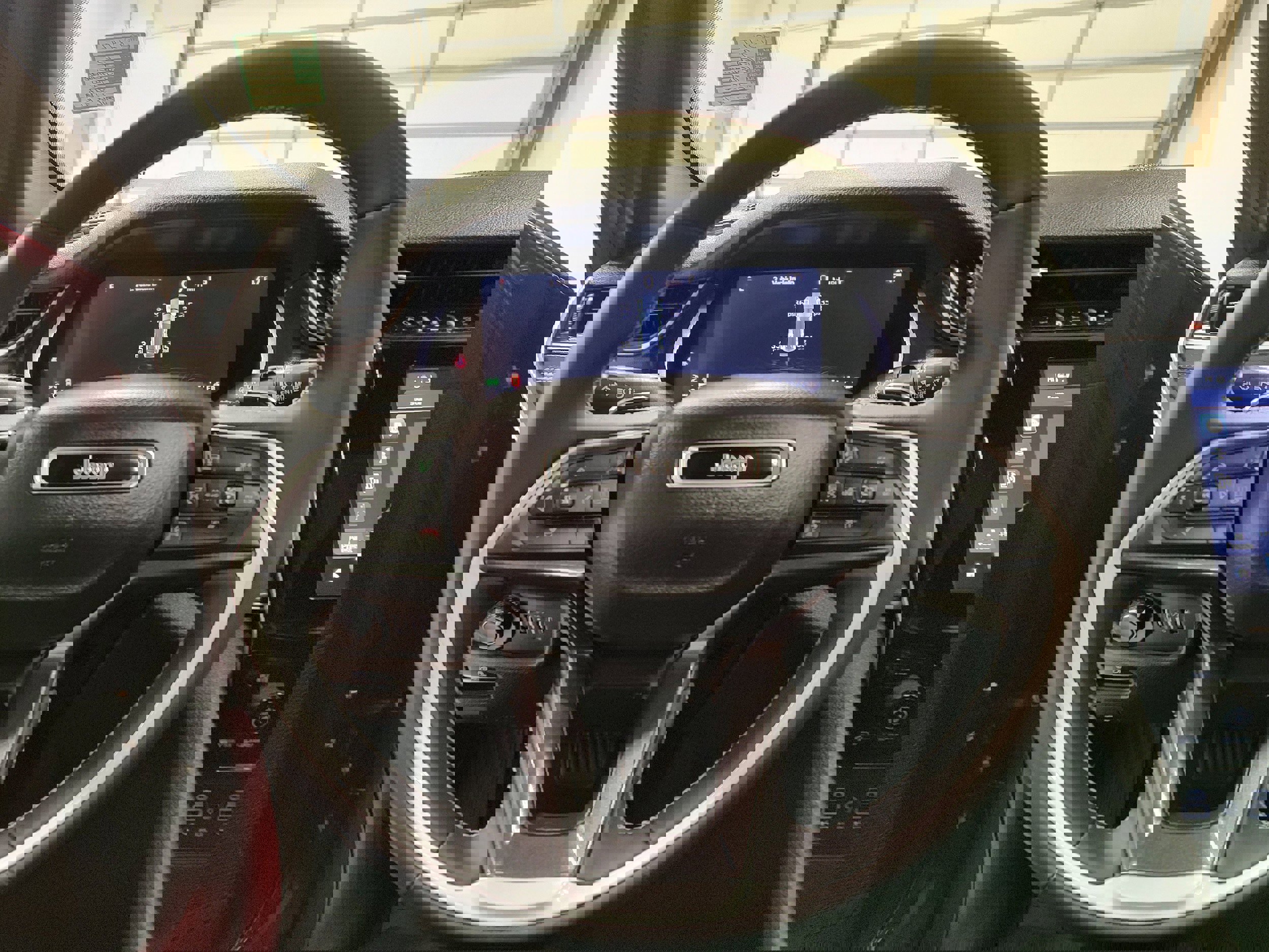 Used 2023 Jeep Grand Cherokee Altitude image 5