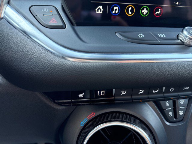 Used 2025 Chevrolet Blazer LT w/ Convenience Package FWD image 21