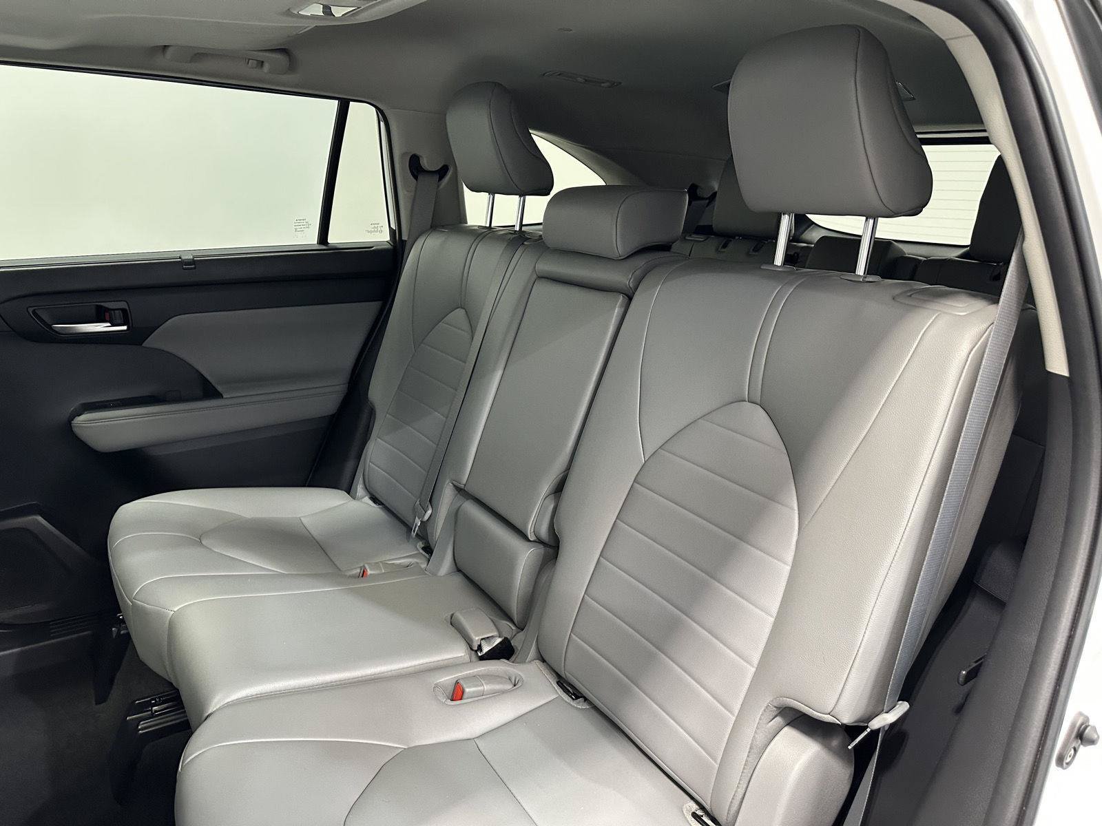 Used 2023 Toyota Highlander XLE FWD image 26