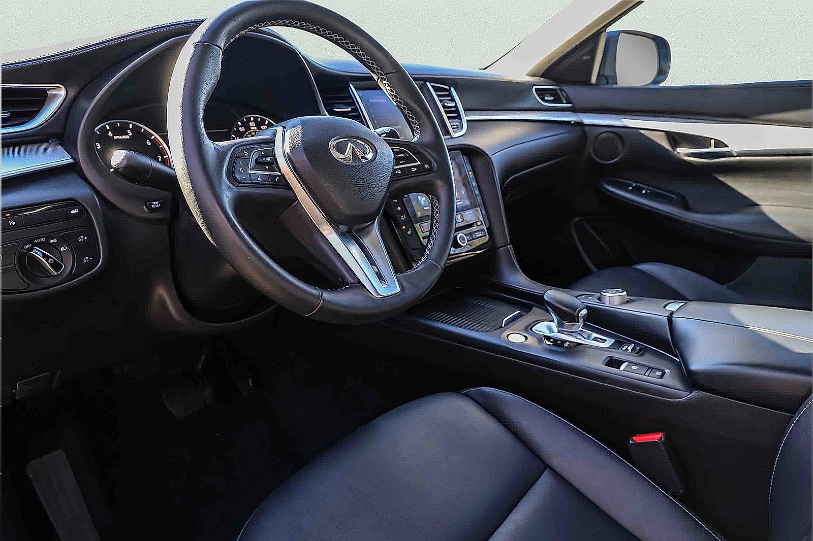 Used 2020 INFINITI QX50 Luxe w/ Navigation Package image 8