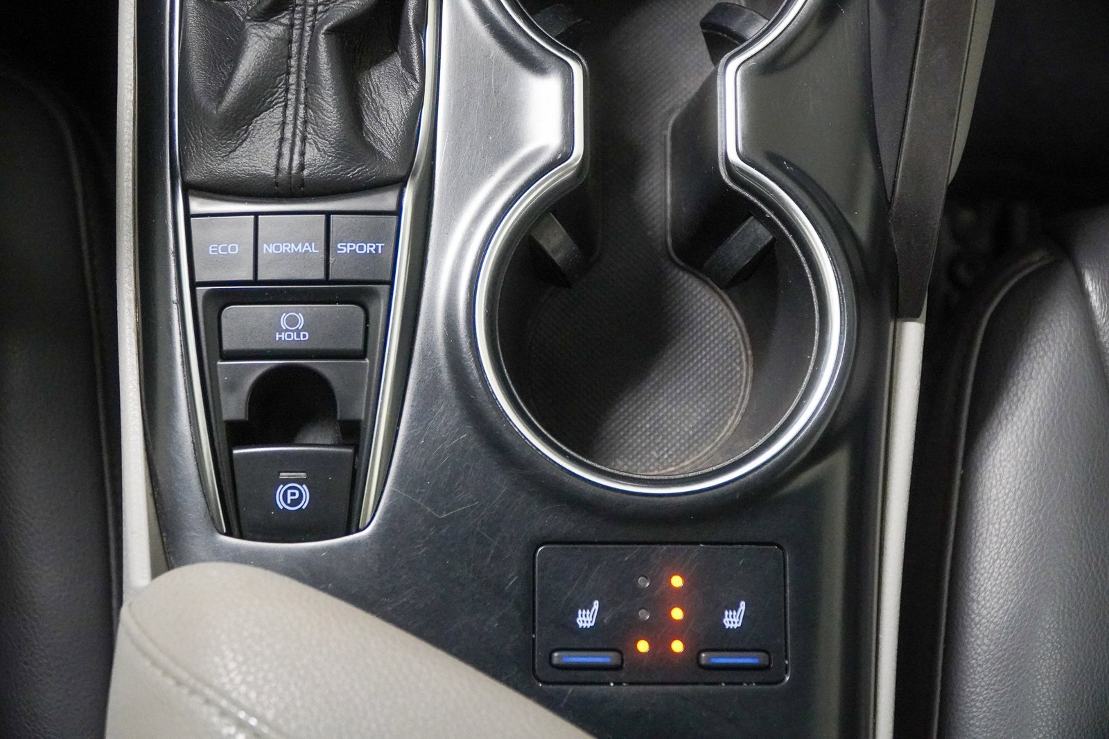 Used 2018 Toyota Camry XLE image 33