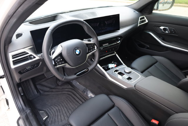 Used 2025 BMW 330i xDrive Sedan w/ Premium Package AWD/4WD image 10
