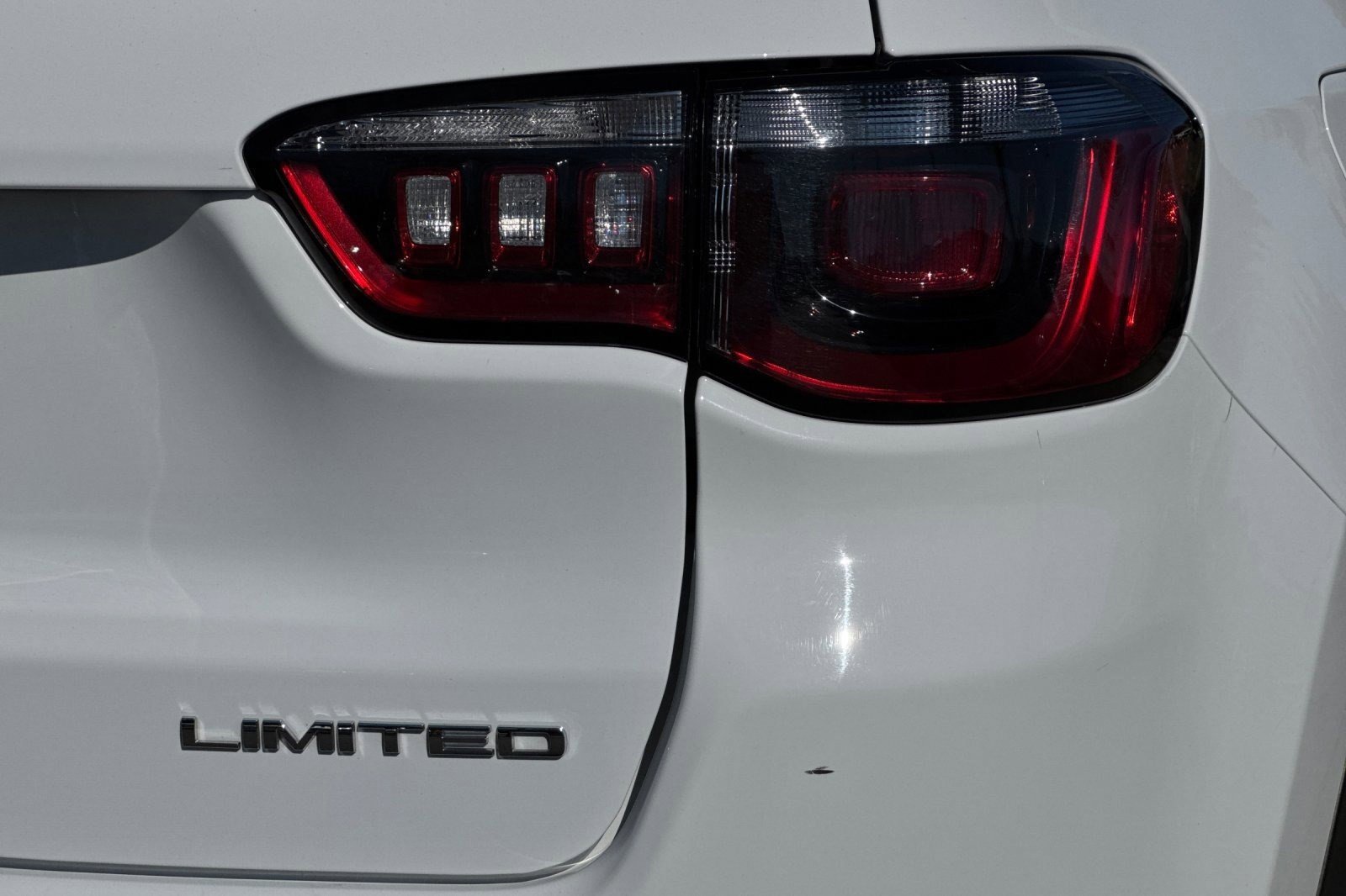 Used 2025 Jeep Compass Limited image 11