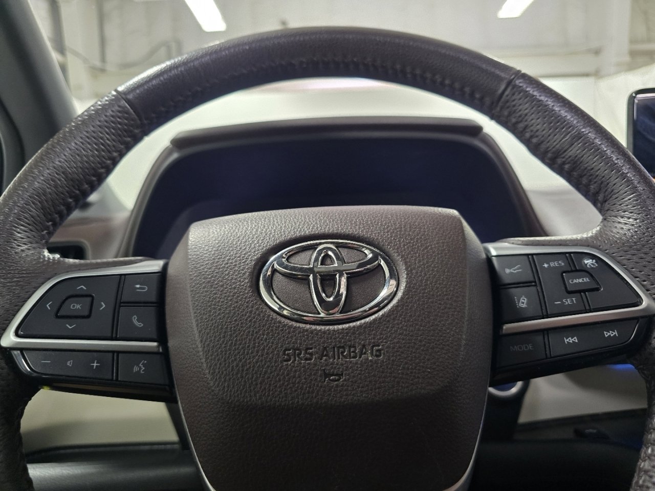 Used 2022 Toyota Sienna Platinum image 32