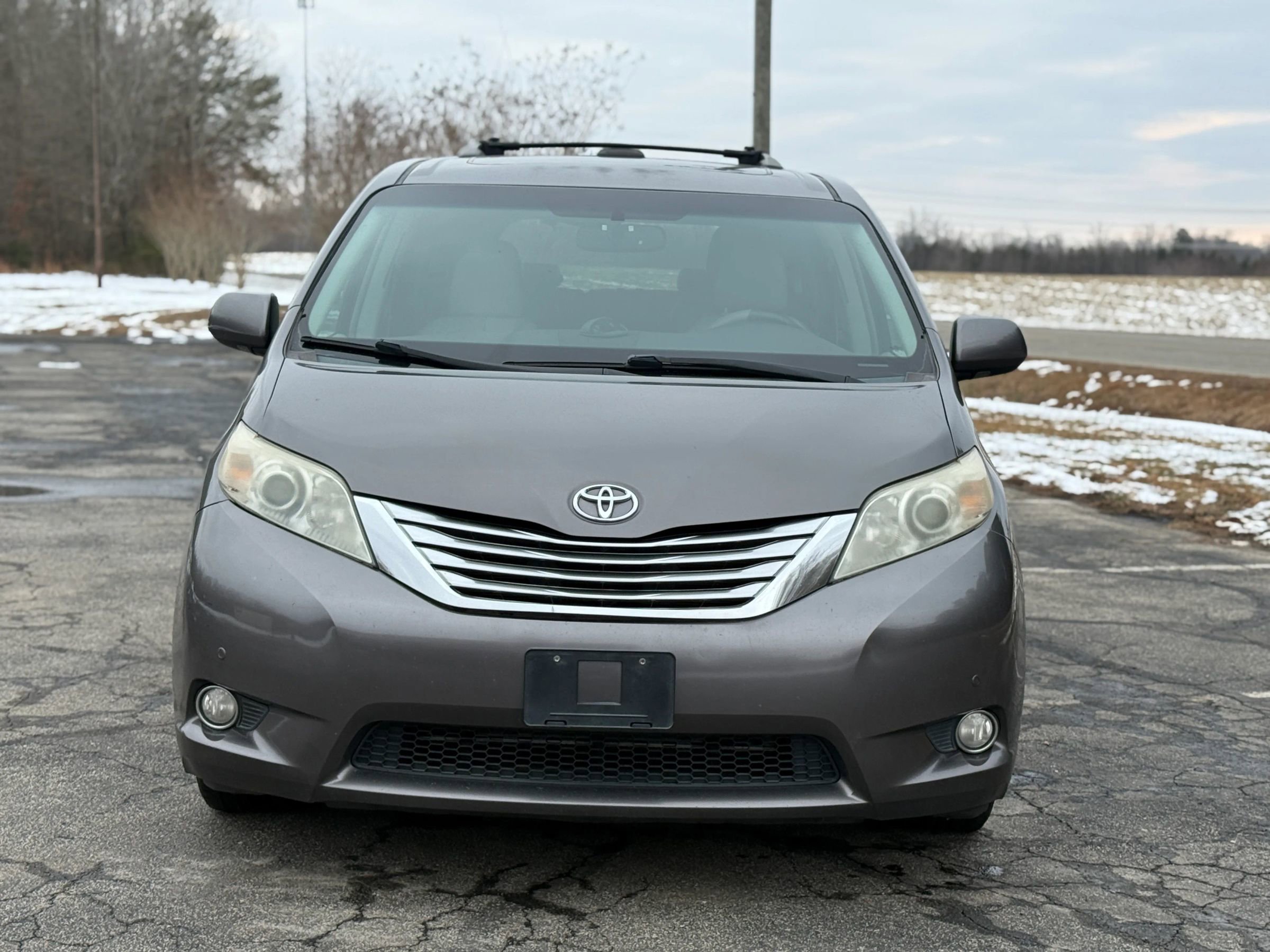 Used 2011 Toyota Sienna Limited w/ Premium Pkg AWD/4WD image 9