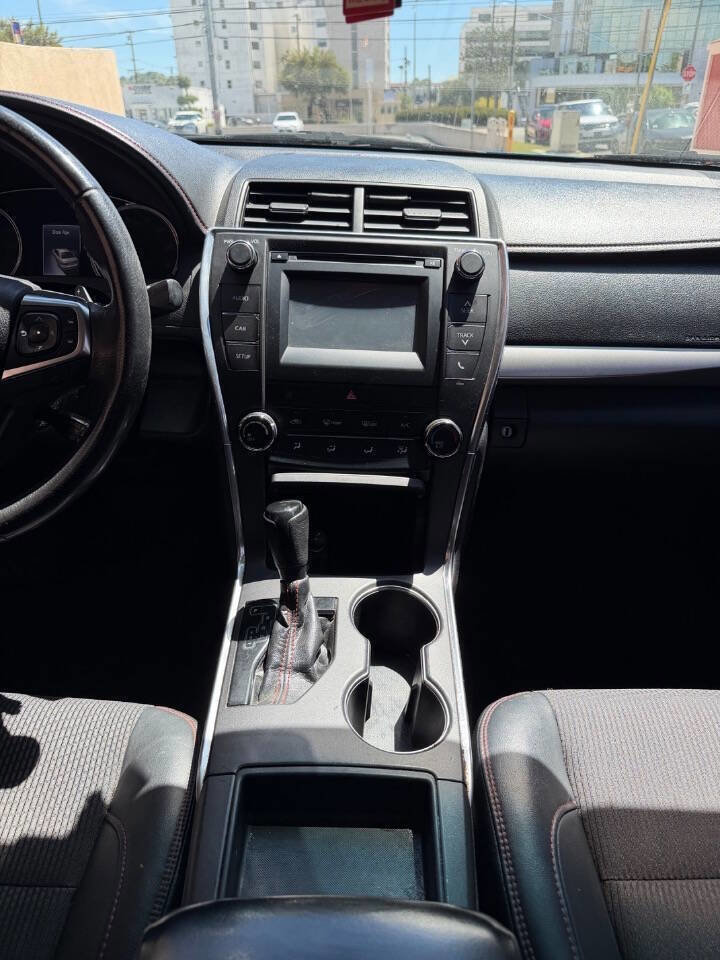 Used 2017 Toyota Camry SE FWD image 7
