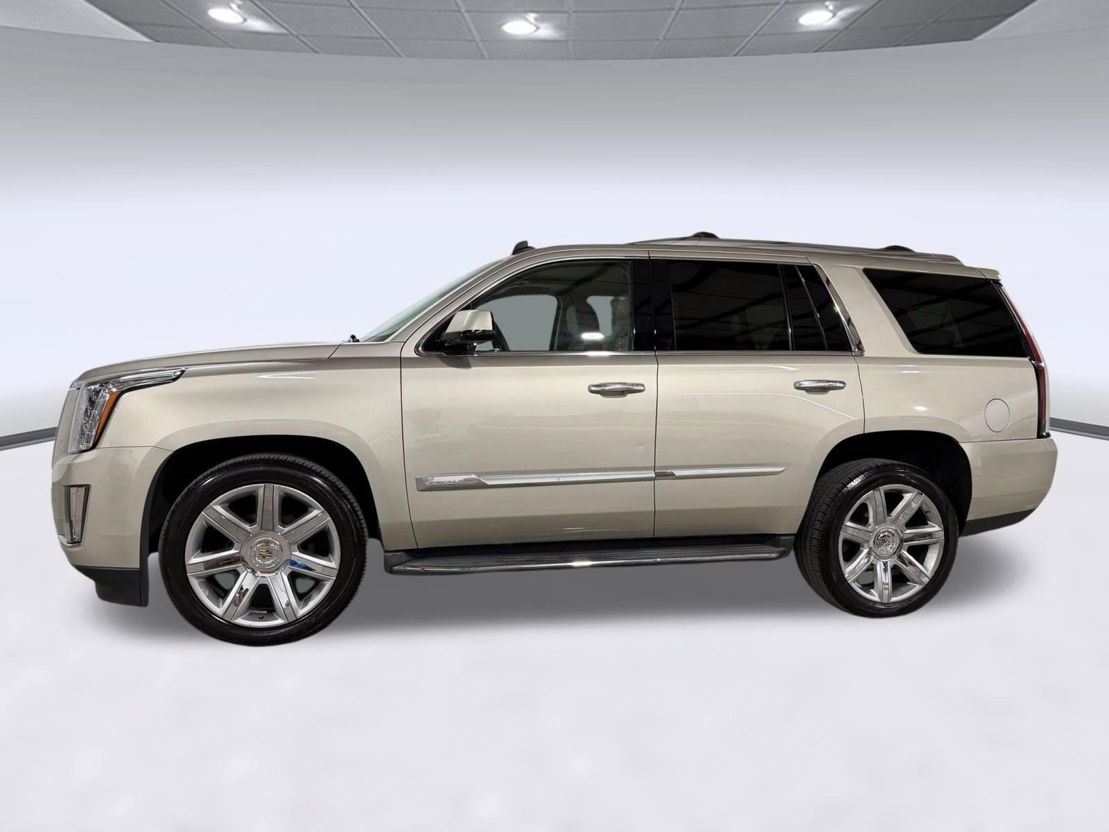 Used 2015 Cadillac Escalade Luxury AWD/4WD image 2