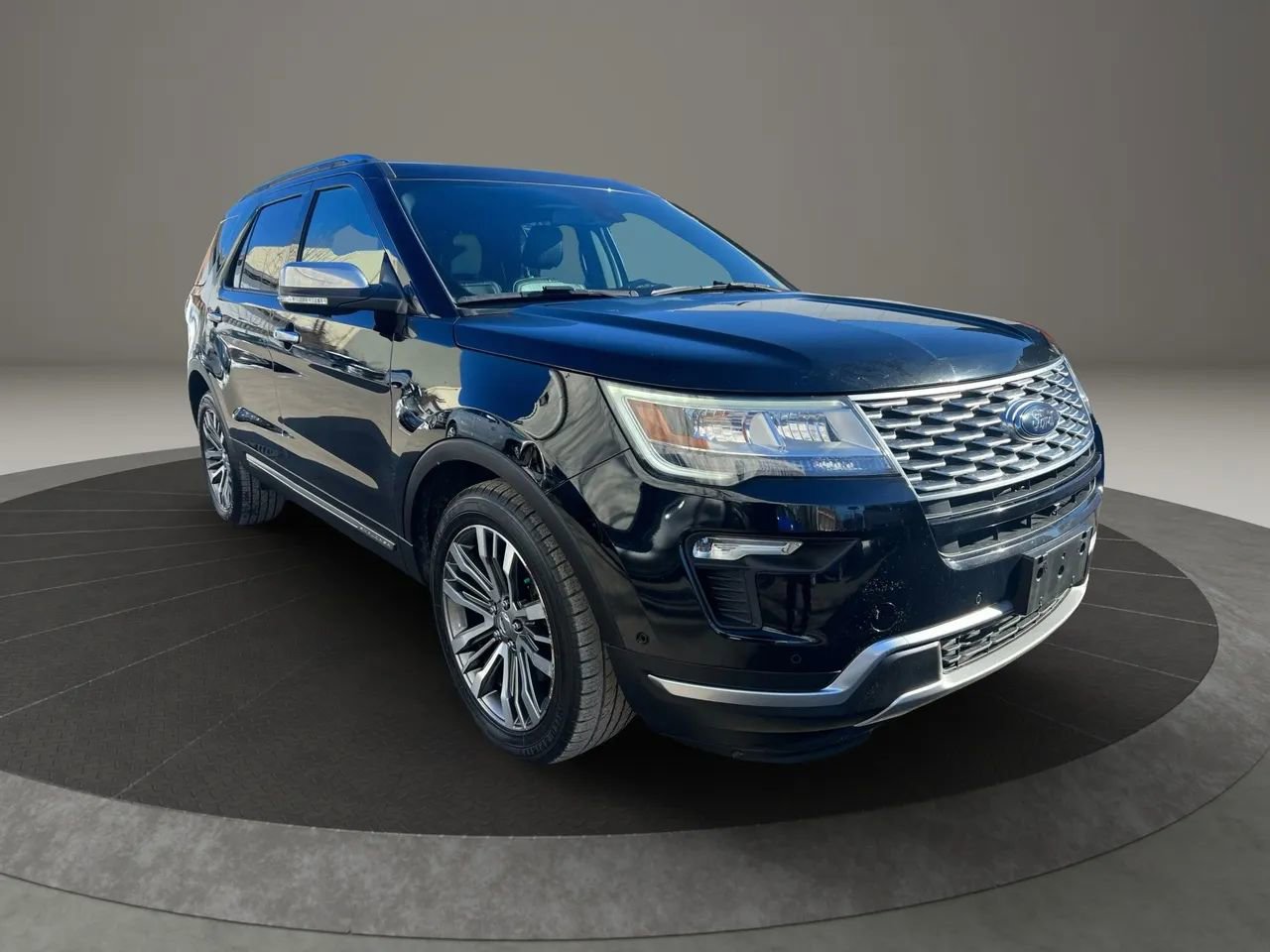 Used 2018 Ford Explorer Platinum image 3