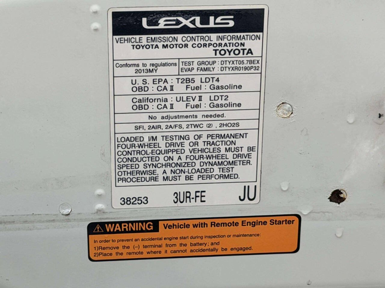 Used 2013 Lexus LX 570 4WD w/ Luxury Pkg image 16