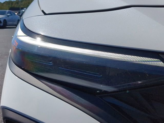 Used 2025 Hyundai Elantra SE image 9